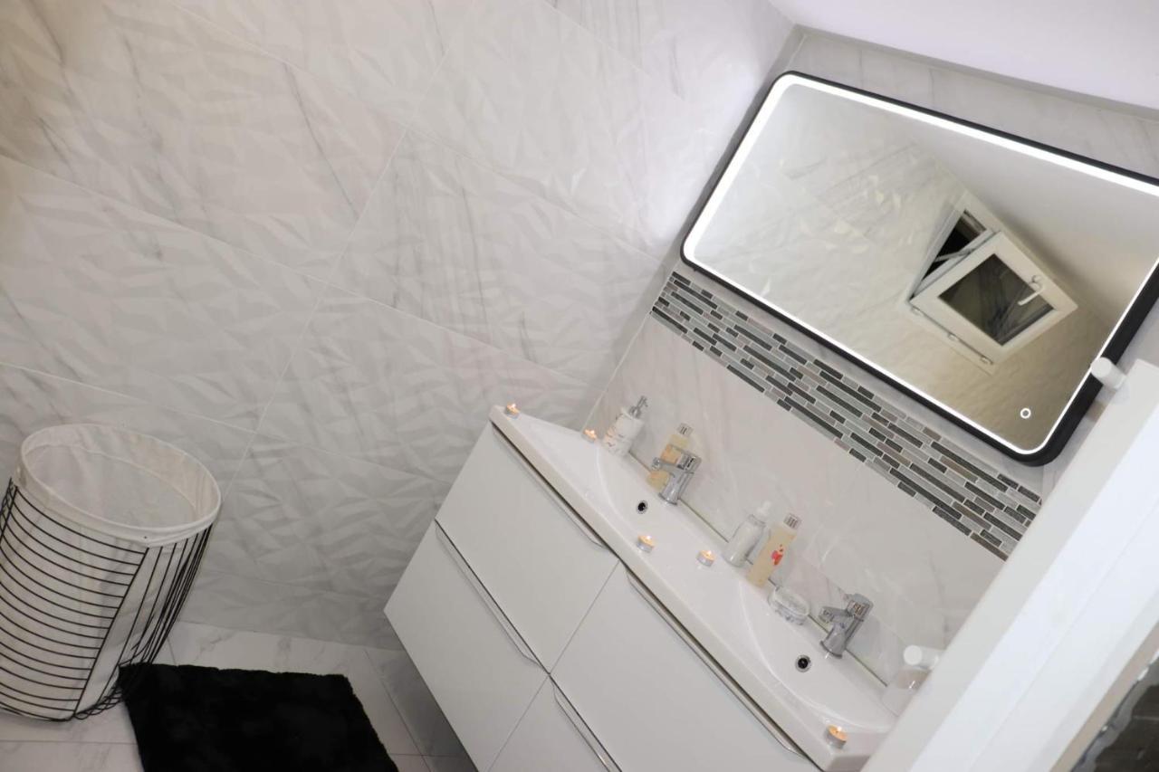 Love Room Givors Extérieur photo