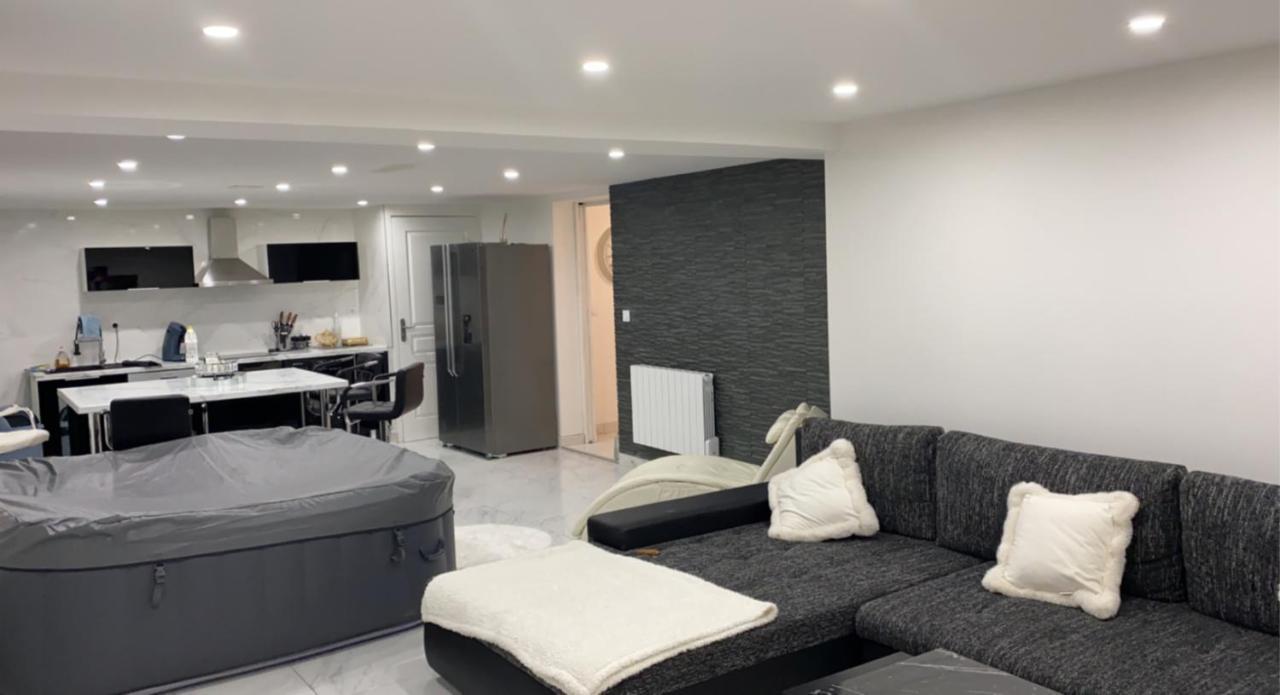 Love Room Givors Extérieur photo