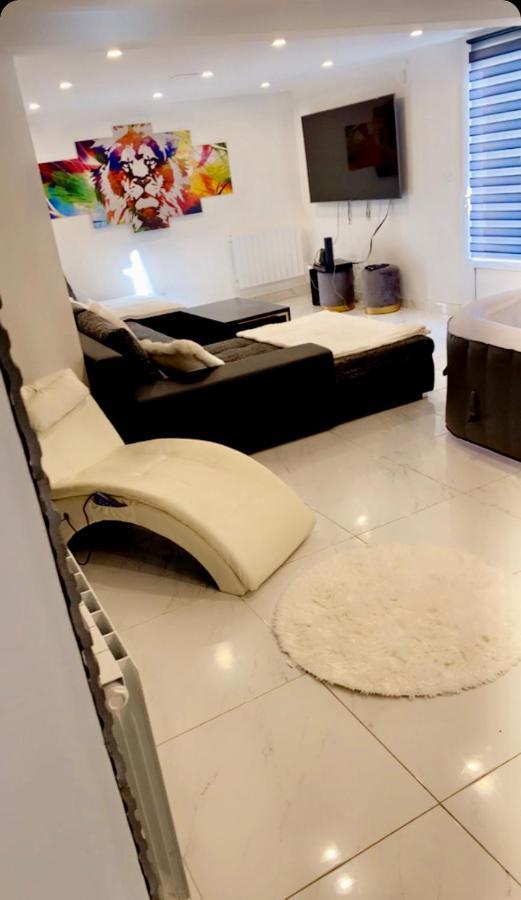 Love Room Givors Extérieur photo