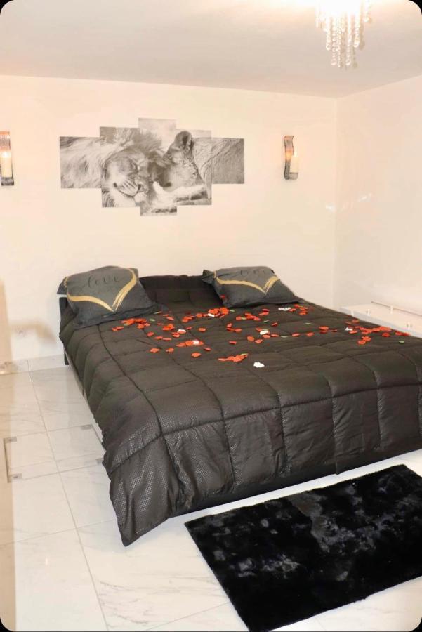 Love Room Givors Extérieur photo